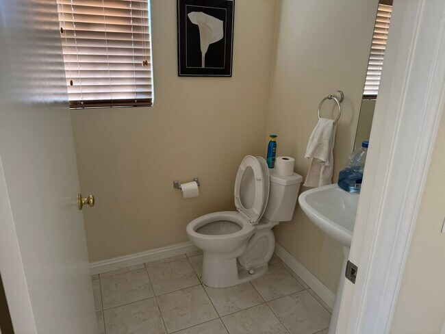 Building Photo - 10995 Las Flores Dr