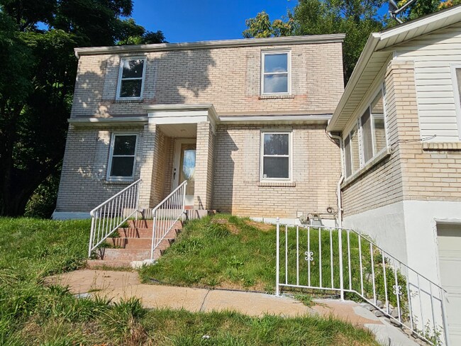 Foto del edificio - 8919 Hillslope Dr