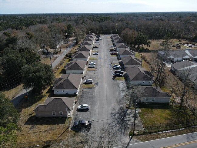 Foto del edificio - 14055 John Clark Rd