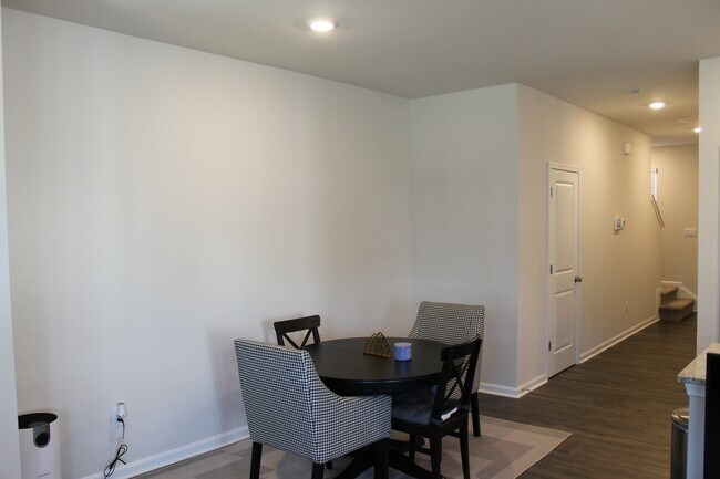 Building Photo - 1523 Stanford Ln