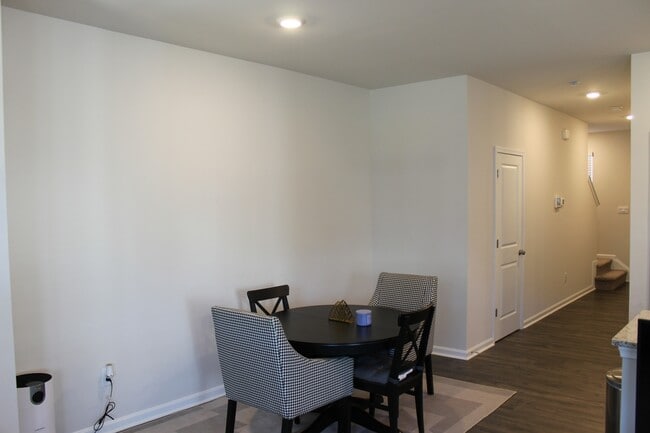 Foto del edificio - 1523 Stanford Ln