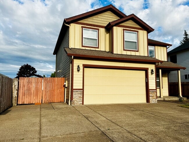 Building Photo - Spacious 3-4 Bedroom Home with Low Mainten...