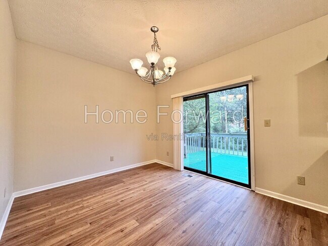 Foto del edificio - 3118 High Ridge Dr
