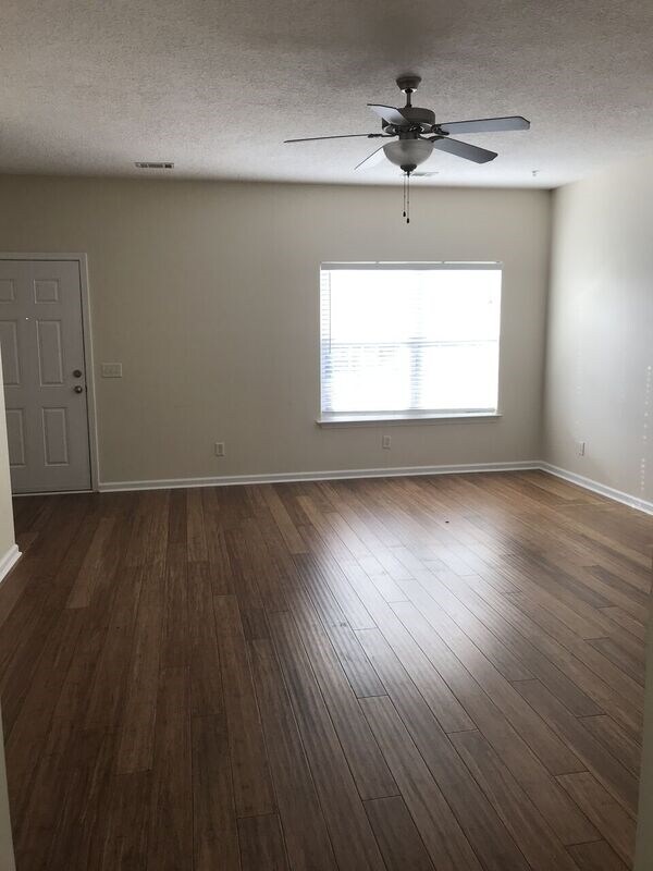Building Photo - 368 Laurel Oak Ln