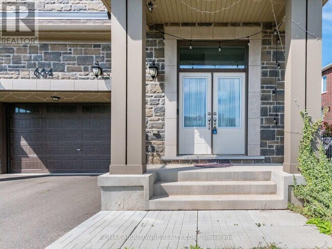 Building Photo - 664 Aspen Tsse.