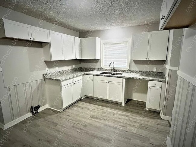 Foto del edificio - 4128 Carol Dr