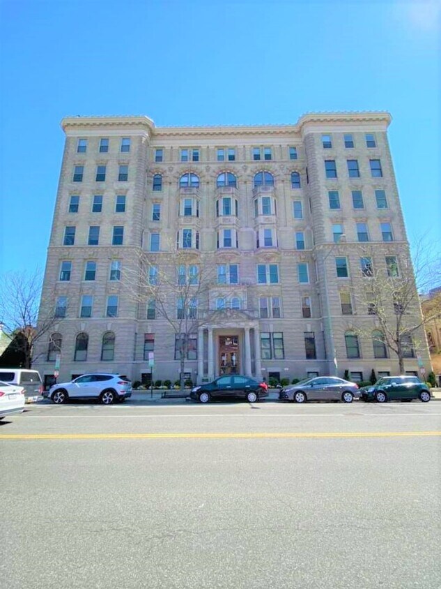 Primary Photo - Lovely 2 BR/1 BA Condo in Logan Circle!