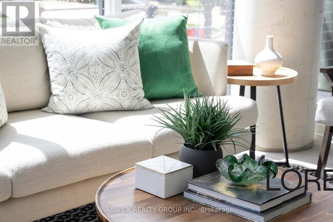 Building Photo - 4365 Bloor St W