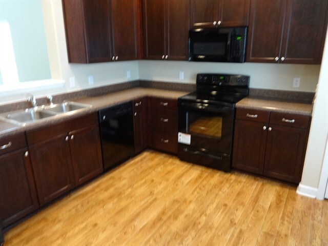 Foto del edificio - 130 Summer Hill Ct