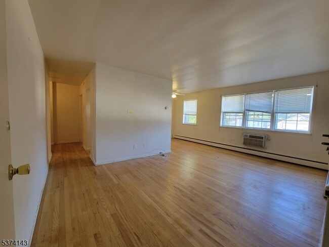 Building Photo - 138 Roseland Ave
