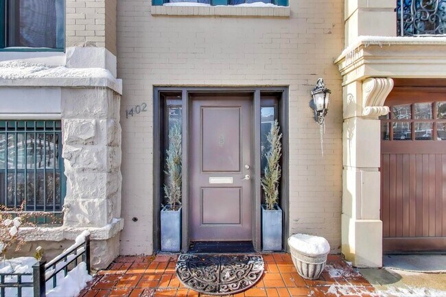 Foto del edificio - 1402 N La Salle Dr