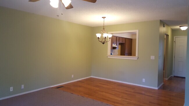 Foto del edificio - Charming townhome 2 bedroom, 2 bathroom to...