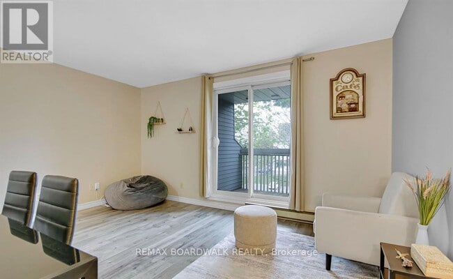 Photo du bâtiment - 214 Viewmount Dr