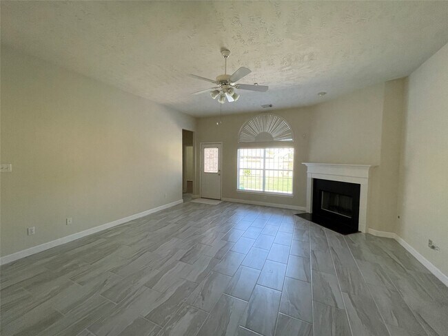 Foto del edificio - 5934 Heathmoor Ln