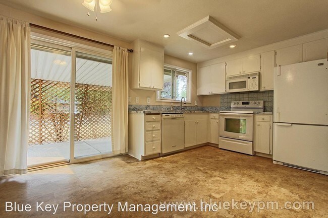Foto del edificio - 3 br, 1 bath House - 3945 SW 192nd Ave