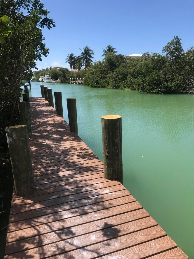 Foto del edificio - 211 Anglers Dr S