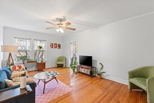 Foto del edificio - 658 W Oakdale Ave