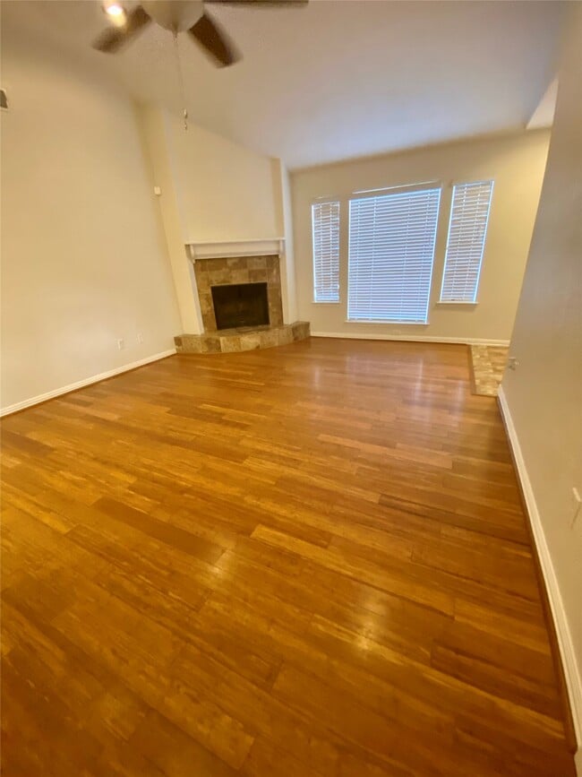 Building Photo - 3003 Briar Dr