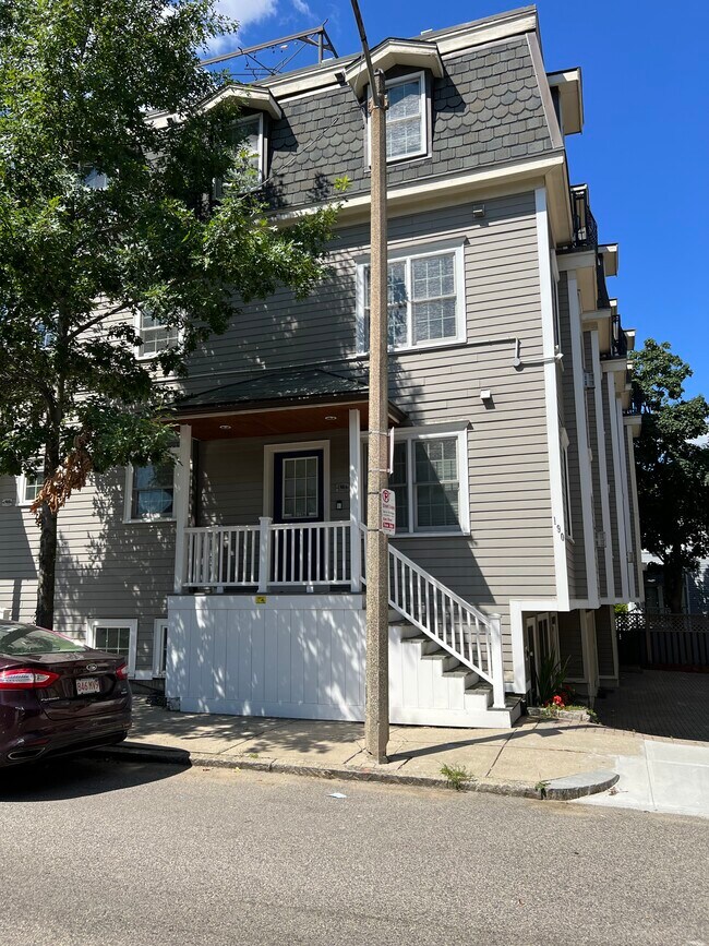 Building Photo - 190 Sydney St