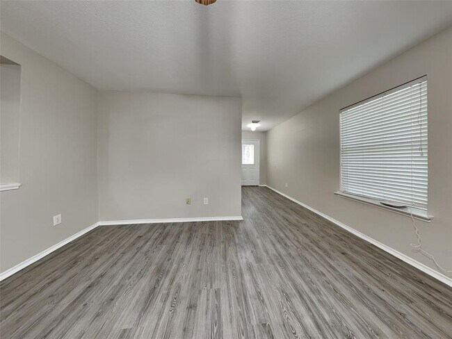 Foto del edificio - 8134 Chancewood Ln