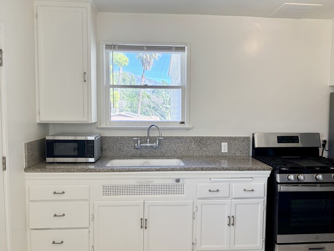 Foto del edificio - 2338 Keeler St