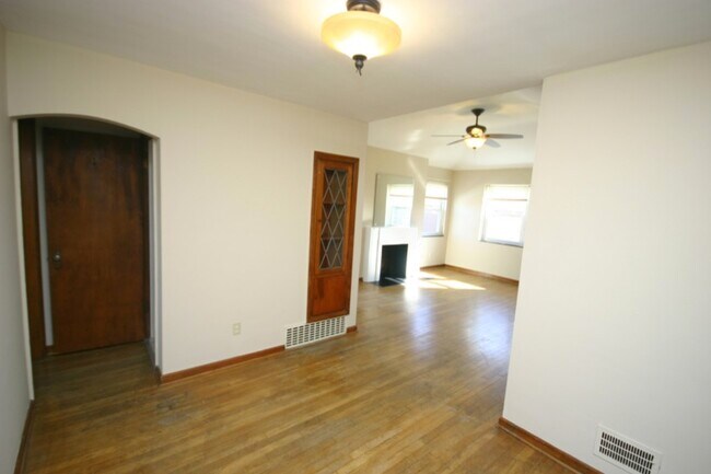 Vaulted Ceiling W Ceiling Fan - 1537 Ashland Ave
