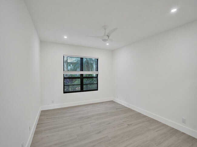 Building Photo - 830 Greensward Ct