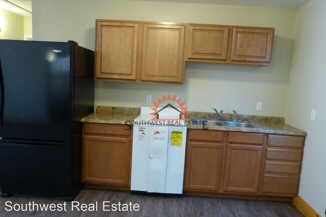 Building Photo - 4 br, 1 bath House - 2400 W. Grand