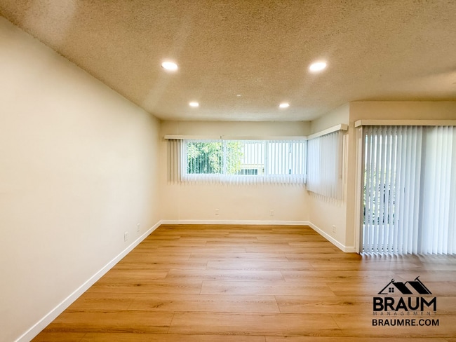 Foto del edificio - 5252 Hermitage Ave