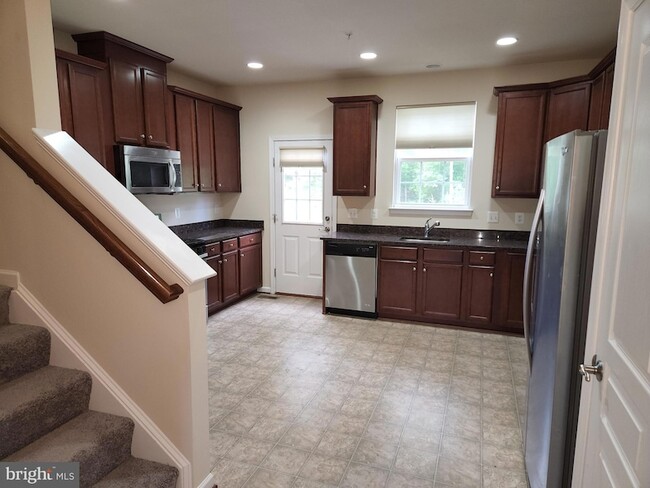 Building Photo - 23074 Foxglove Way