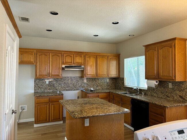 Foto del edificio - 5021 Chaparral Ct