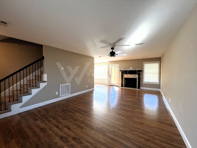 Foto del edificio - BEAUTIFUL 3 BEDROOM HOME IN CLEAR SPRING P...