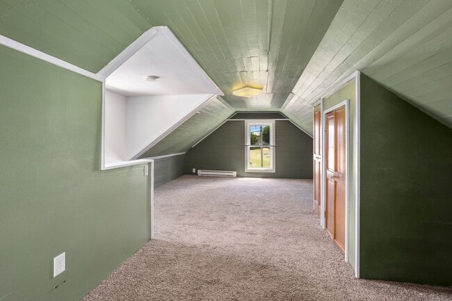 Building Photo - 3 Bedroom Menasha House