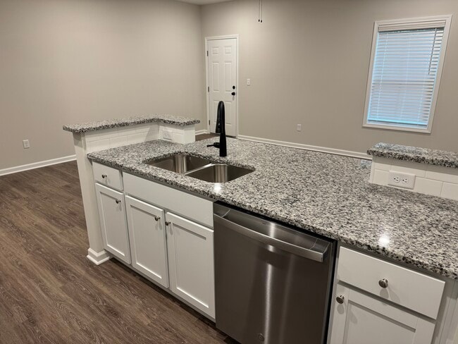 Building Photo - 205 Cherry Way