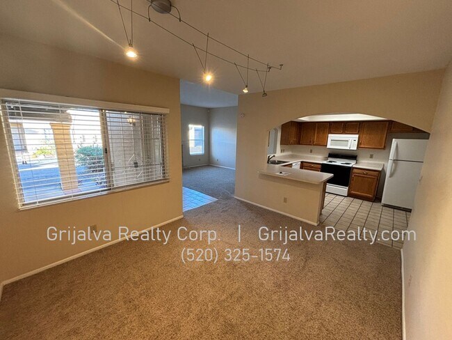 Foto del edificio - Cute 2 Bedroom, 2 Bath Townhome  *MOVE-IN SPECIAL* (Speedway/Wilmot)