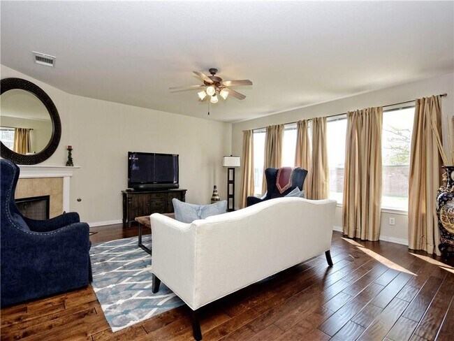 Foto del edificio - 4410 Meadowside Ln