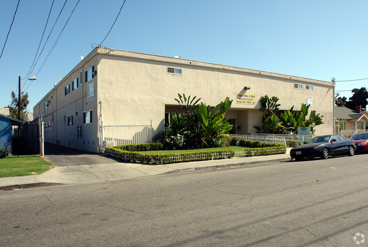 Building Photo - 3835 W 104th St