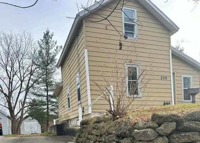 Building Photo - 208 Central St