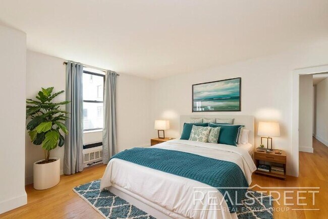 Building Photo - LUXURY 2 BED LOFT in Queens!