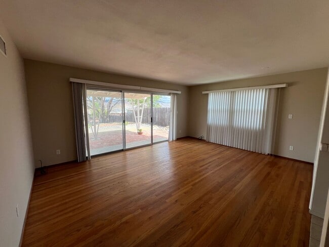 Building Photo - 3 bedroom house for rent