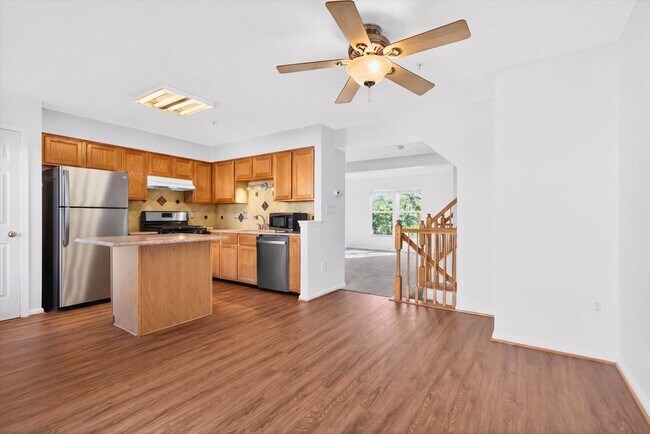 Foto del edificio - 3BR Townhome in Russett | 3 Levels | Walkout Basement + Deck | $2,400/mo** Beautiful 3-level town...