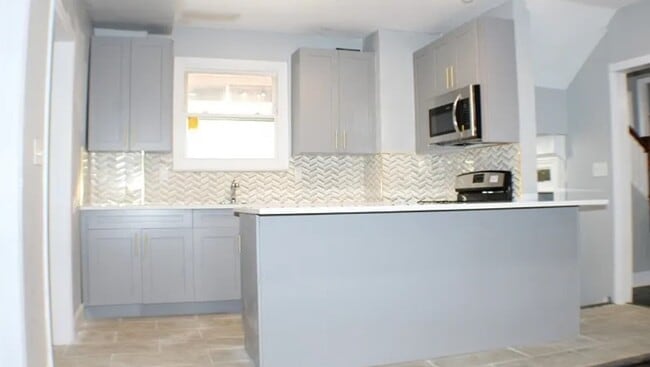 Building Photo - 69 Schuyler Ave