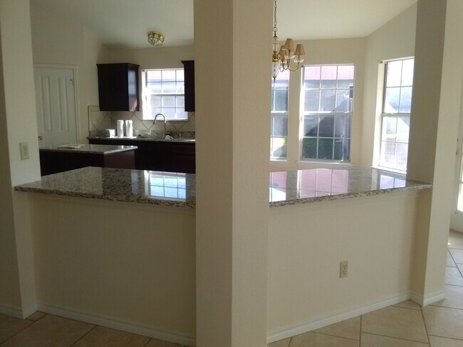 Foto del edificio - 2511 Creek Dr. - Call LONGHORN PROPERTIES ...