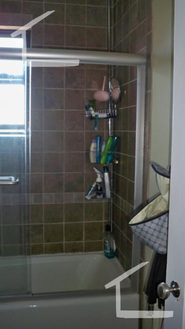 Foto del edificio - Kenmore Sq. Location, Large Unit, Recently Renovated, Heat, Hot Water Included, Laundry, Parking