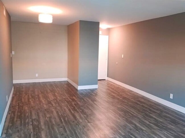 Building Photo - 12 NE 19th Ct