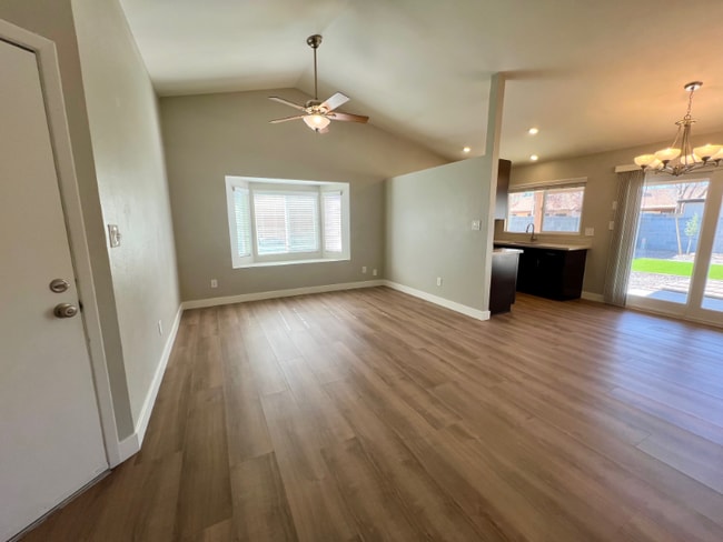 Building Photo - 2856 E Impala Ave