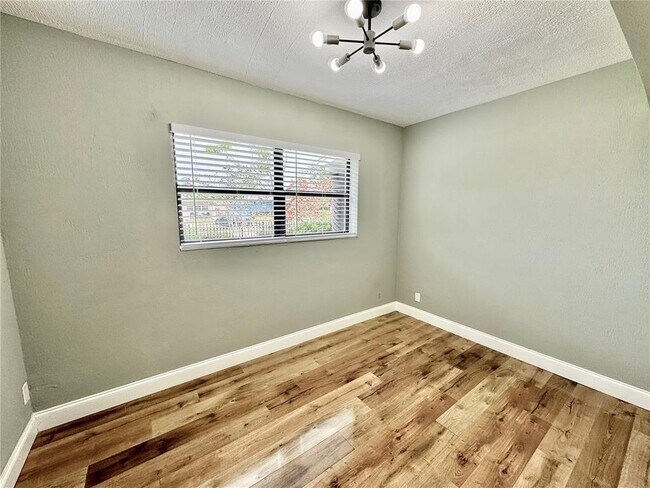 Foto del edificio - 1783 Lauderdale Manor Dr