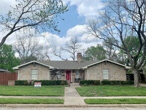 Building Photo - 505 E Scotland Dr