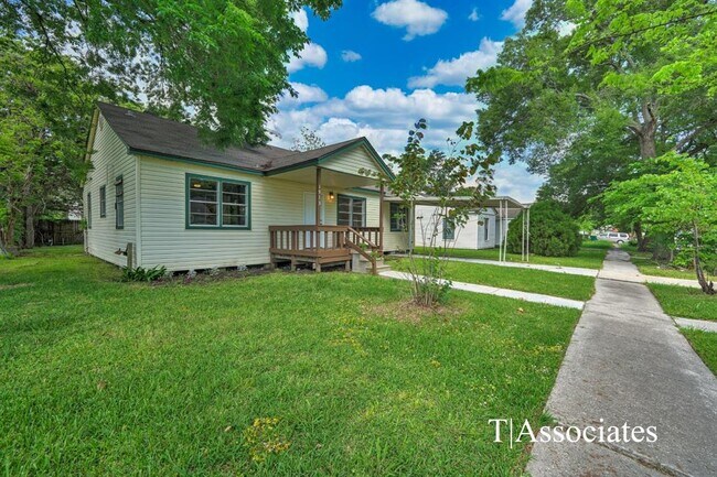 Building Photo - 1913 Oregon St