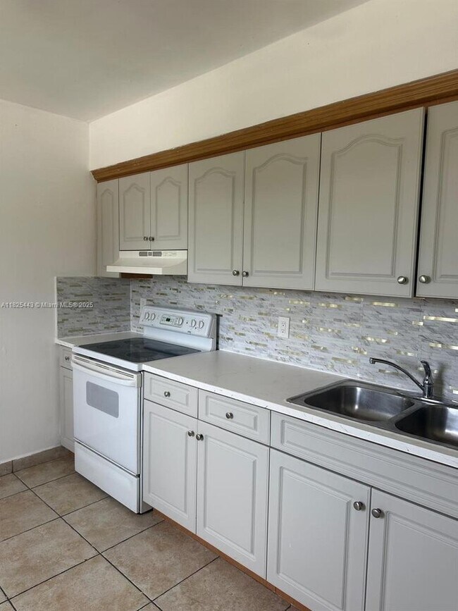 Foto del edificio - 3452 SW 7th St
